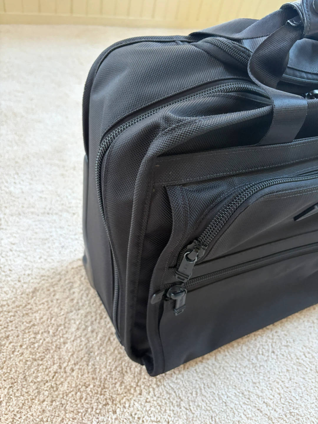 Original TUMI Alpha 2 Compact Rolling Business Case - photo 3