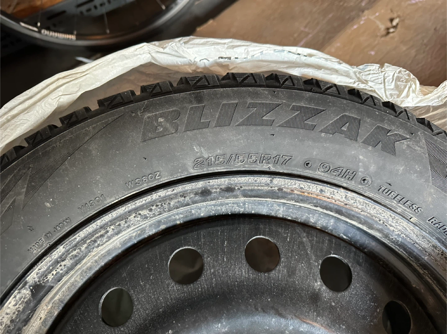 4x 215/55R17 Bridgestone Winter Tires with Rims - photo 2