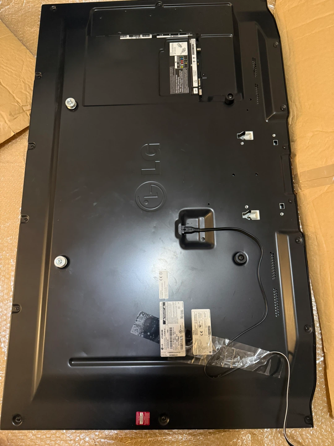 LG 47LM6200 47" LED TV - photo 2