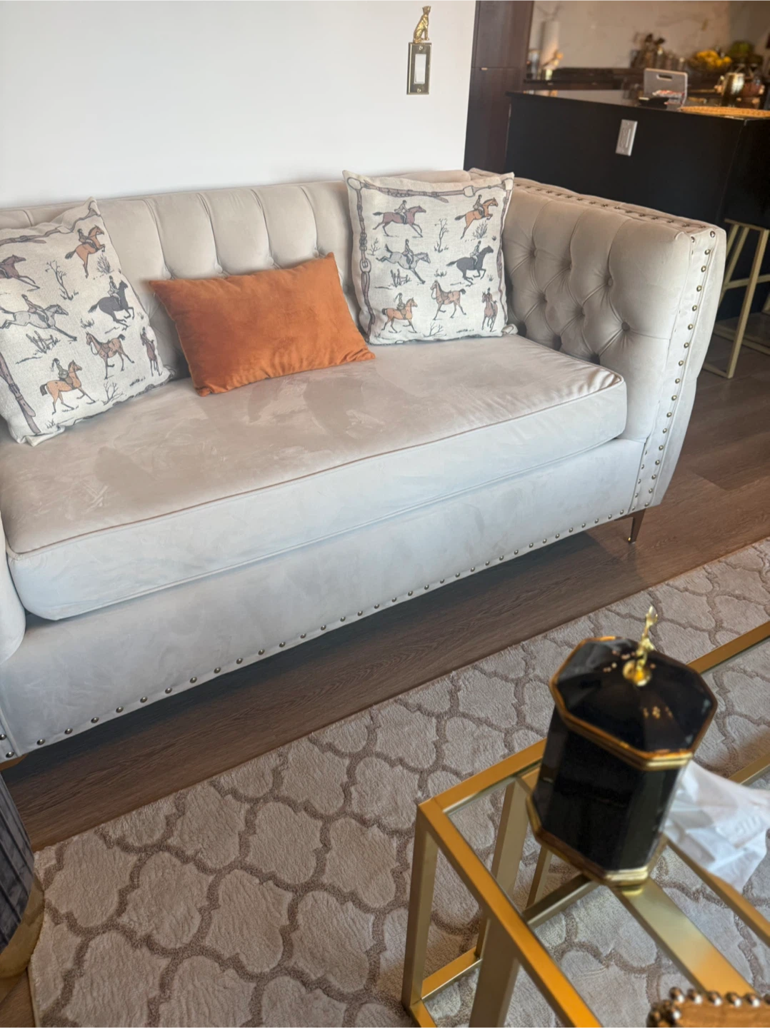 Elegant Beige Tufted Sofa - photo 2