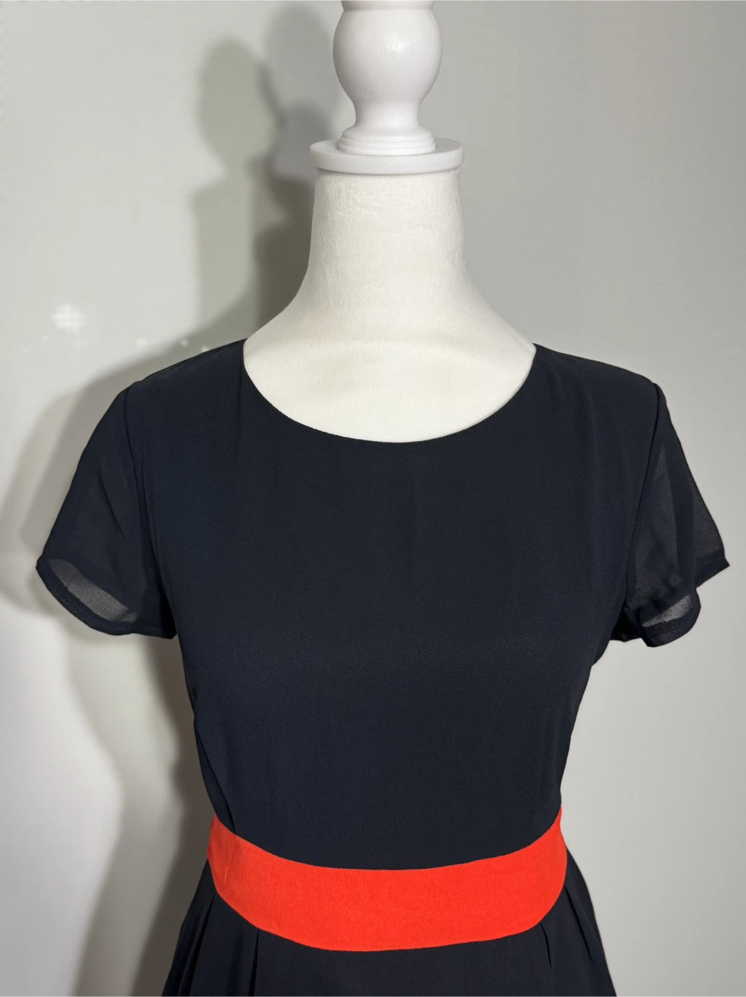 Black Dress with Red Tie - photo 2