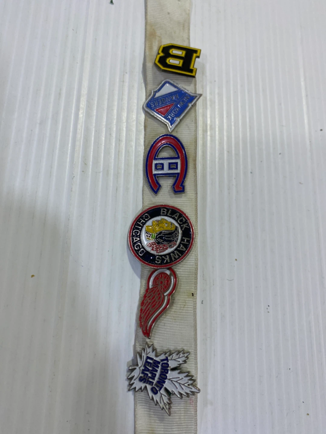 Vintage Hockey Team Pins on Ribbon - photo 2