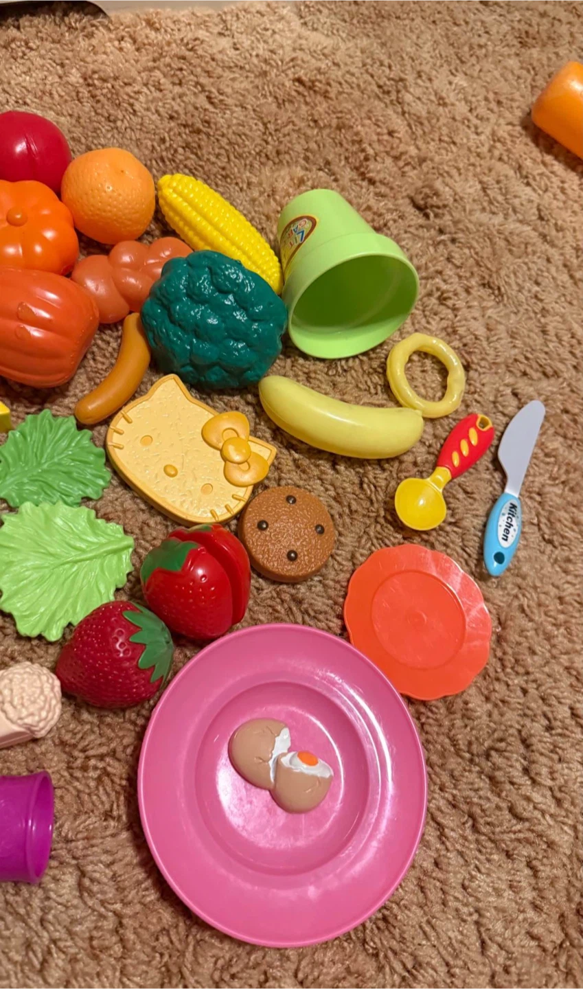 Play Kitchen Set includes some toy food check more pictures - photo 5