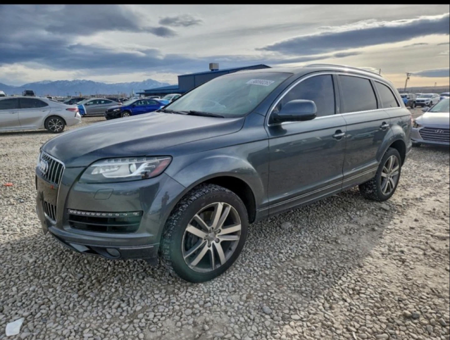 Audi Q7 SUV - Gray
