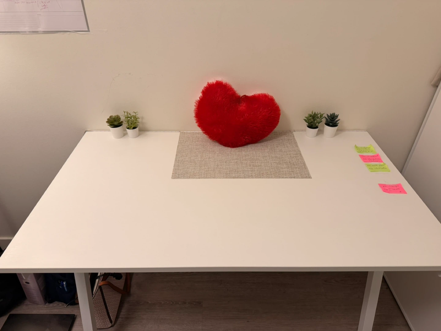 White Desk IKea TRotten - photo 2