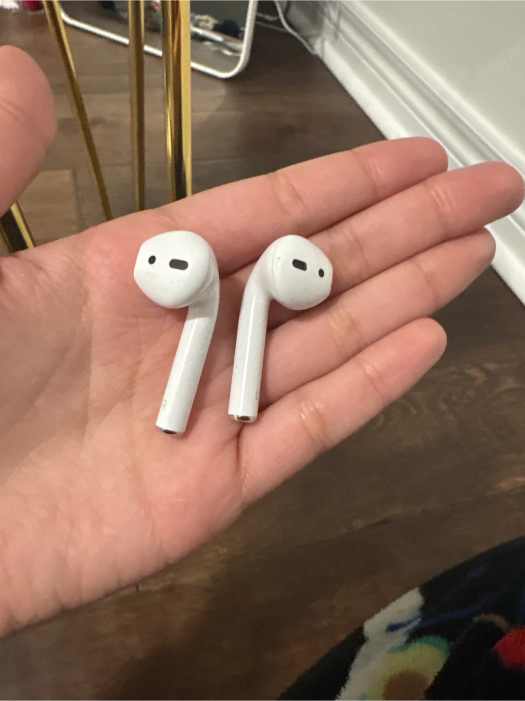 Apple AirPods 2nd Generation - NO CASE - photo 2