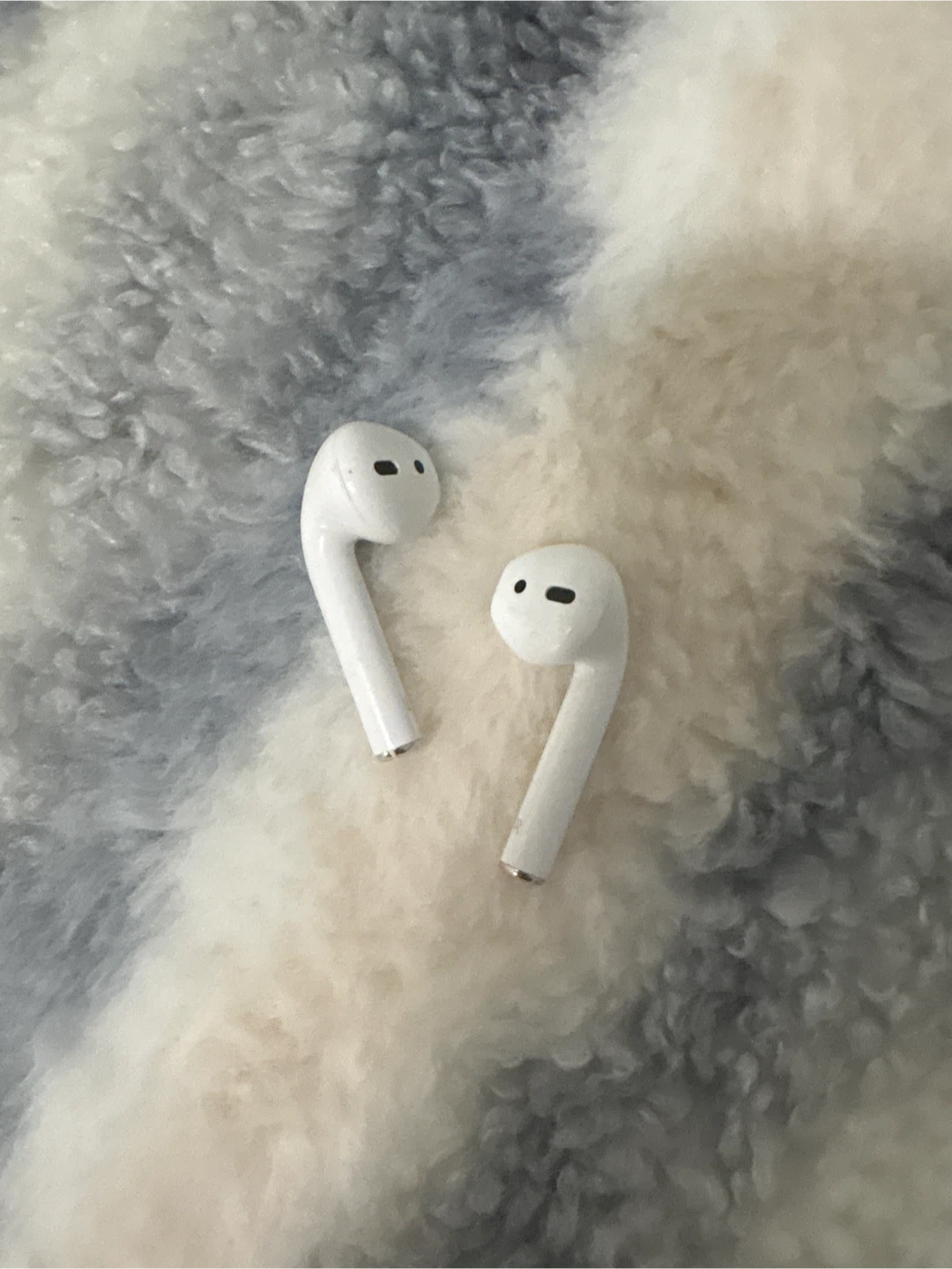 Apple AirPods 2nd Generation - NO CASE