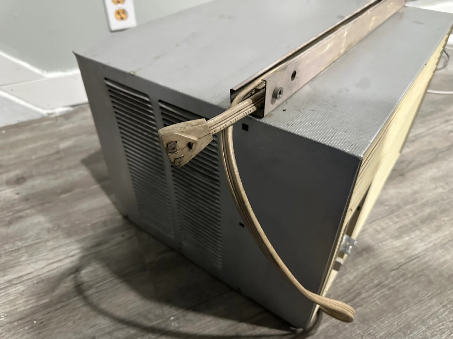 Vintage Westinghouse MobilAire 6000 Air Conditioner - photo 2
