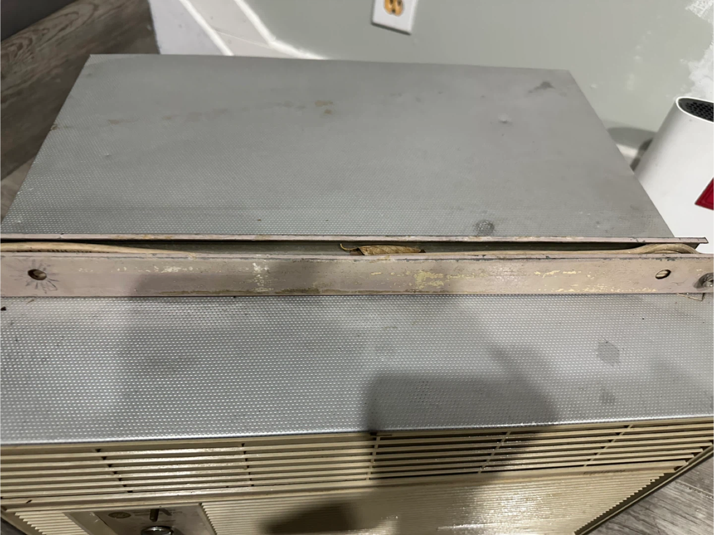 Vintage Westinghouse MobilAire 6000 Air Conditioner - photo 4