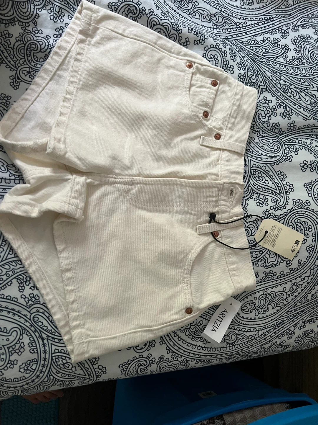 Levi's 501 Shorts - Size 23 - Off White