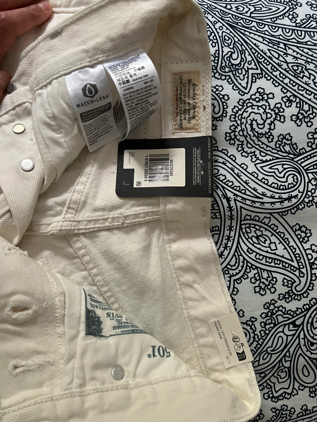 Levi's 501 Shorts - Size 23 - Off White - photo 4