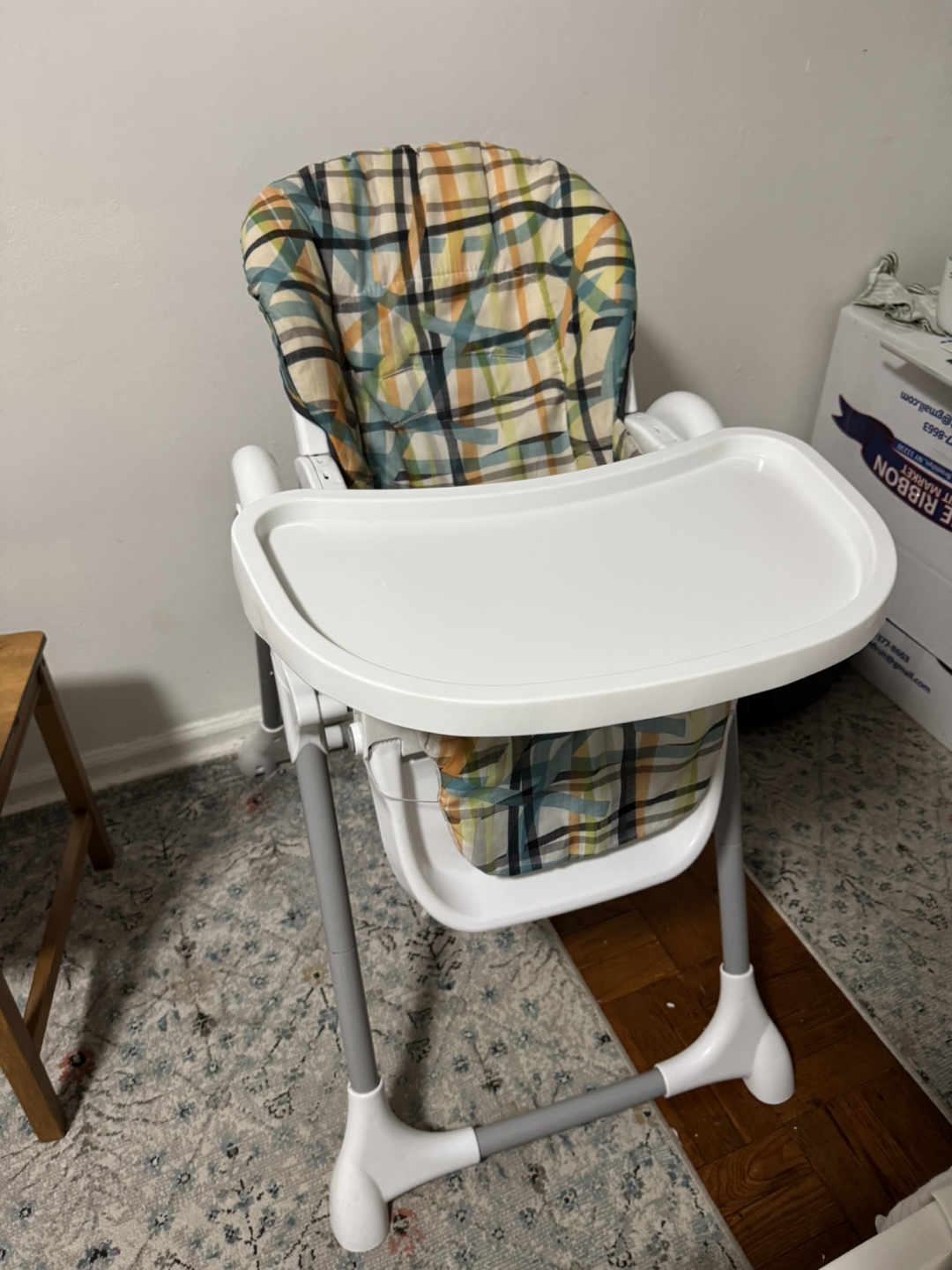 High Chair with Plaid Pattern - photo 3