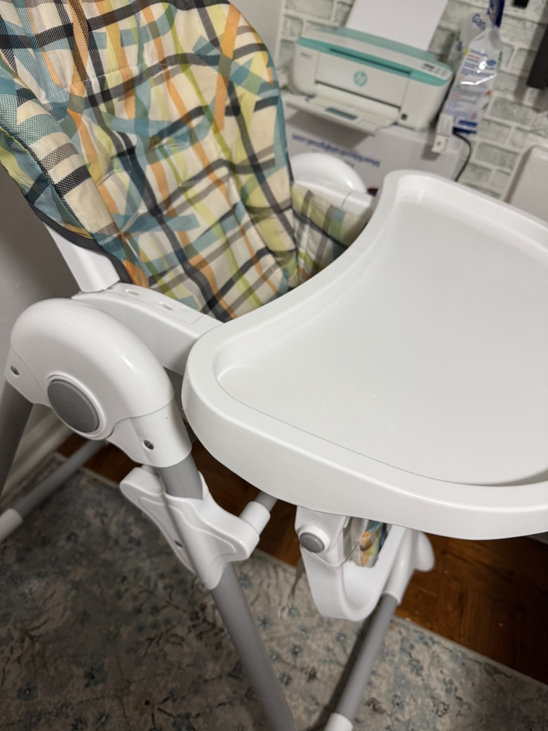 High Chair with Plaid Pattern - photo 4