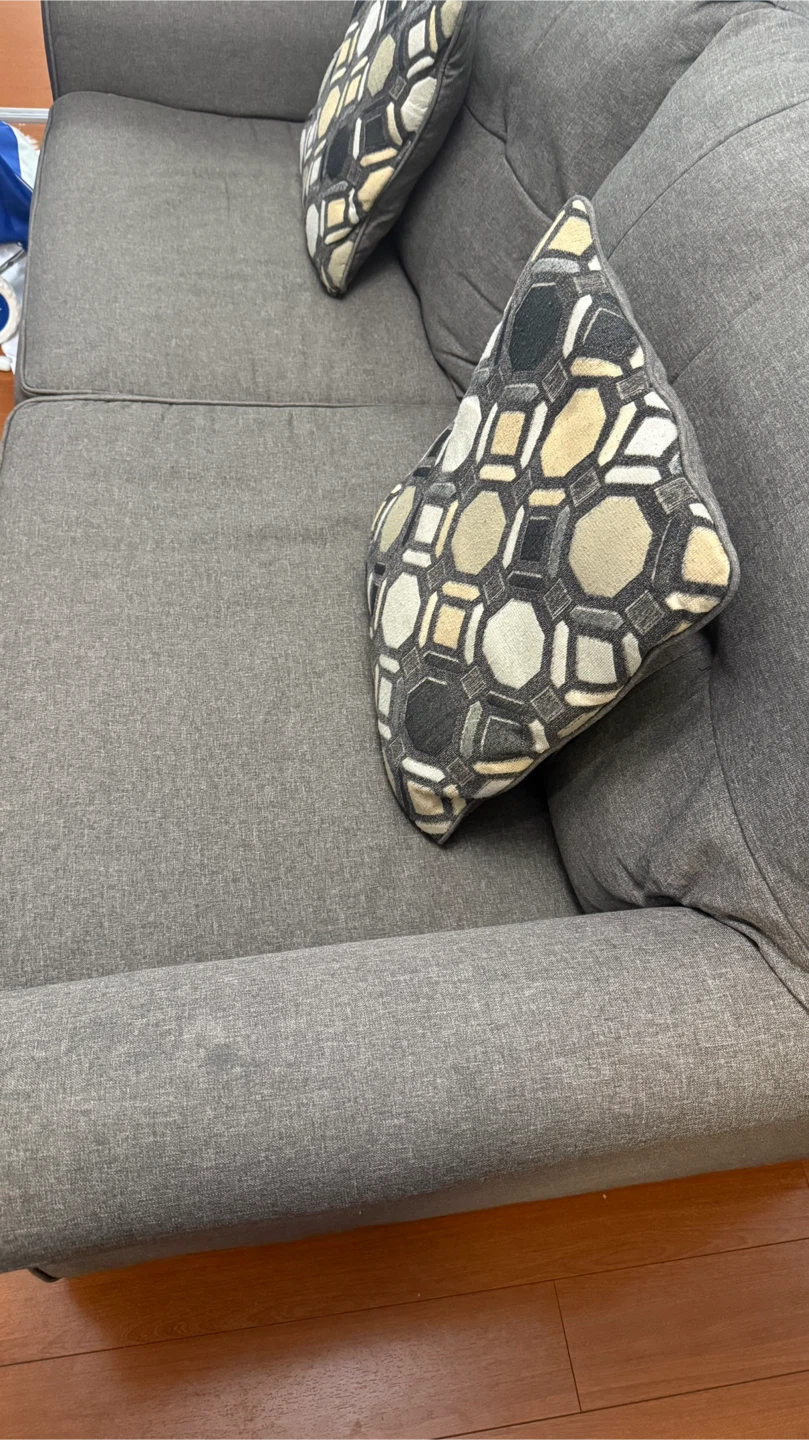 Ashley Sofa and Loveseat with four cushions - photo 4