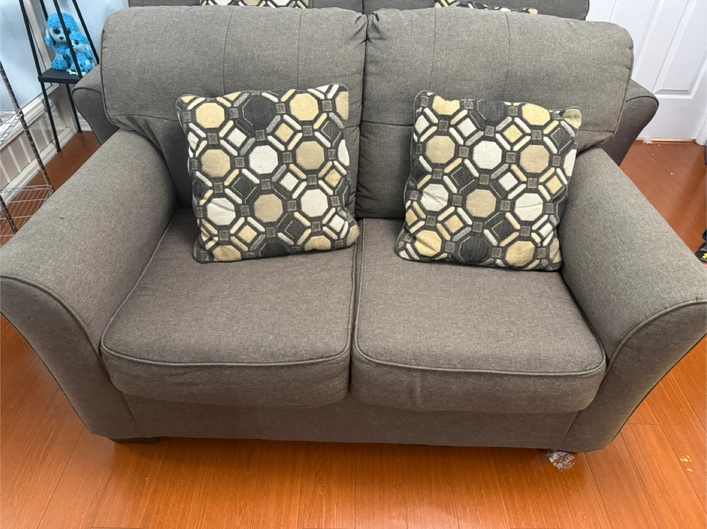 Ashley Sofa and Loveseat with four cushions - photo 3