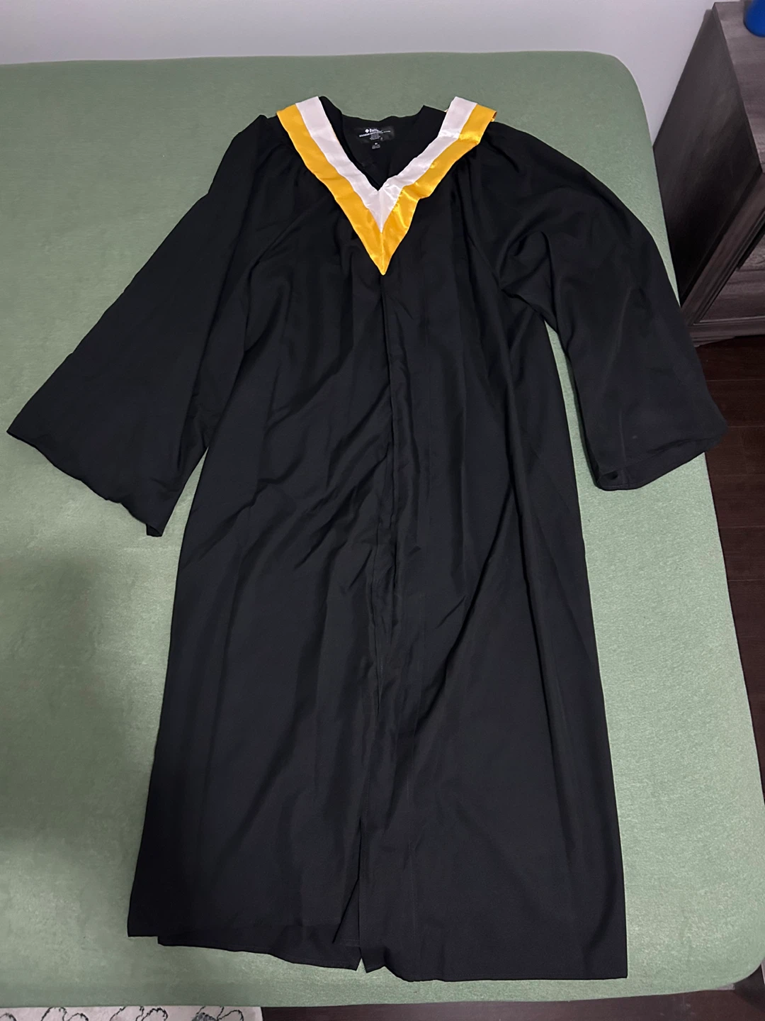 Balfour Souvenir Graduation Gown, Size 51 - photo 2