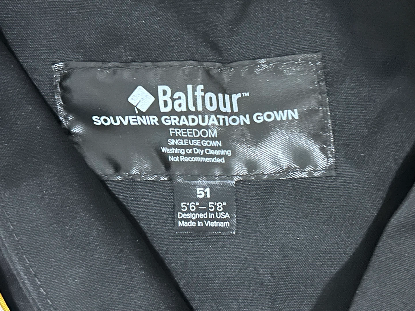 Balfour Souvenir Graduation Gown, Size 51 - photo 5