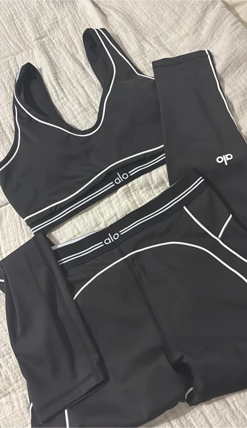 ALO Yoga Black & White Set - M