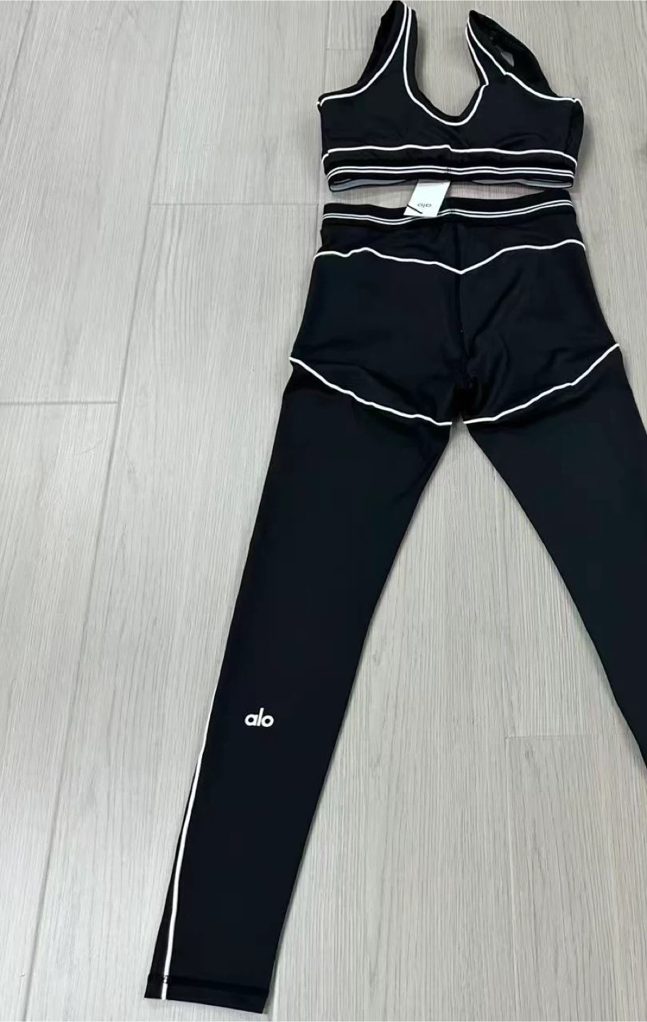 ALO Yoga Black & White Set - M - photo 5