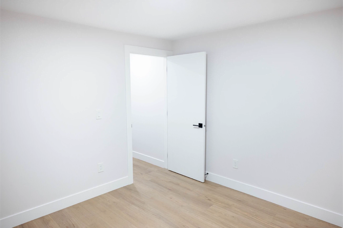 2 bedroom 1 bathroom- basement - photo 3