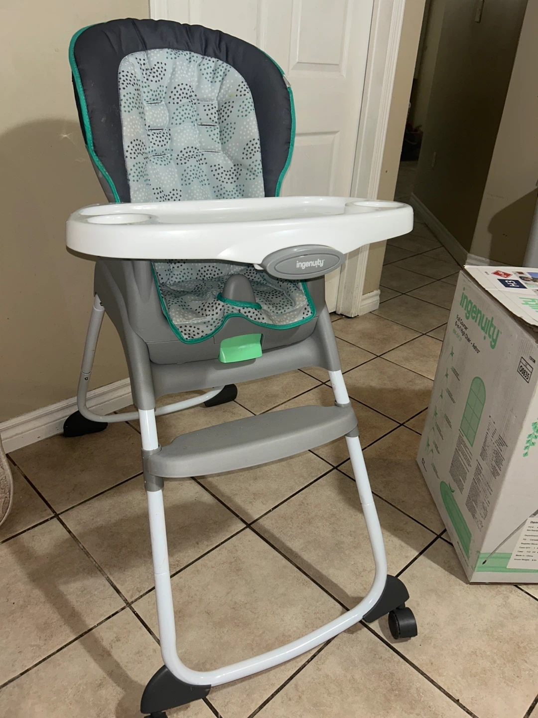 feeding chair ( just 2 monts used) - photo 3