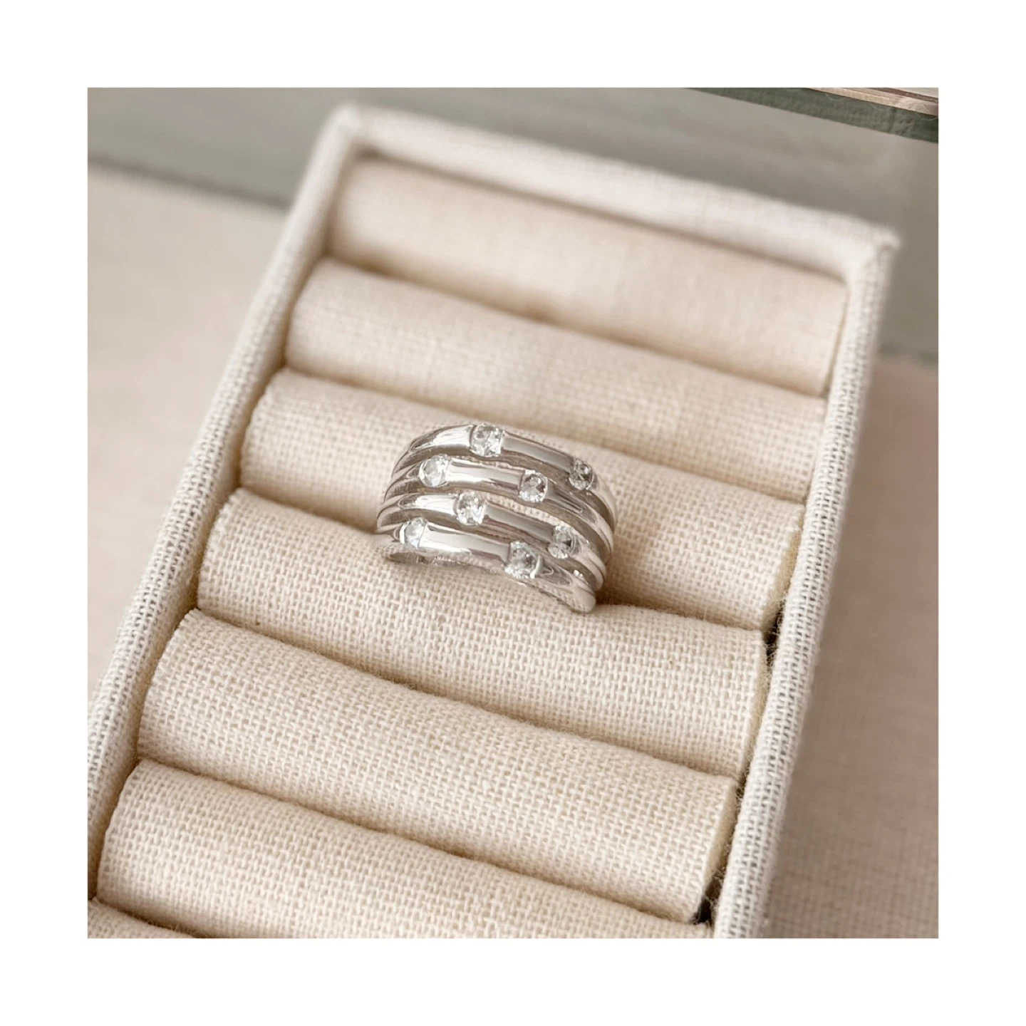 Fashion Ring with Rhinestones