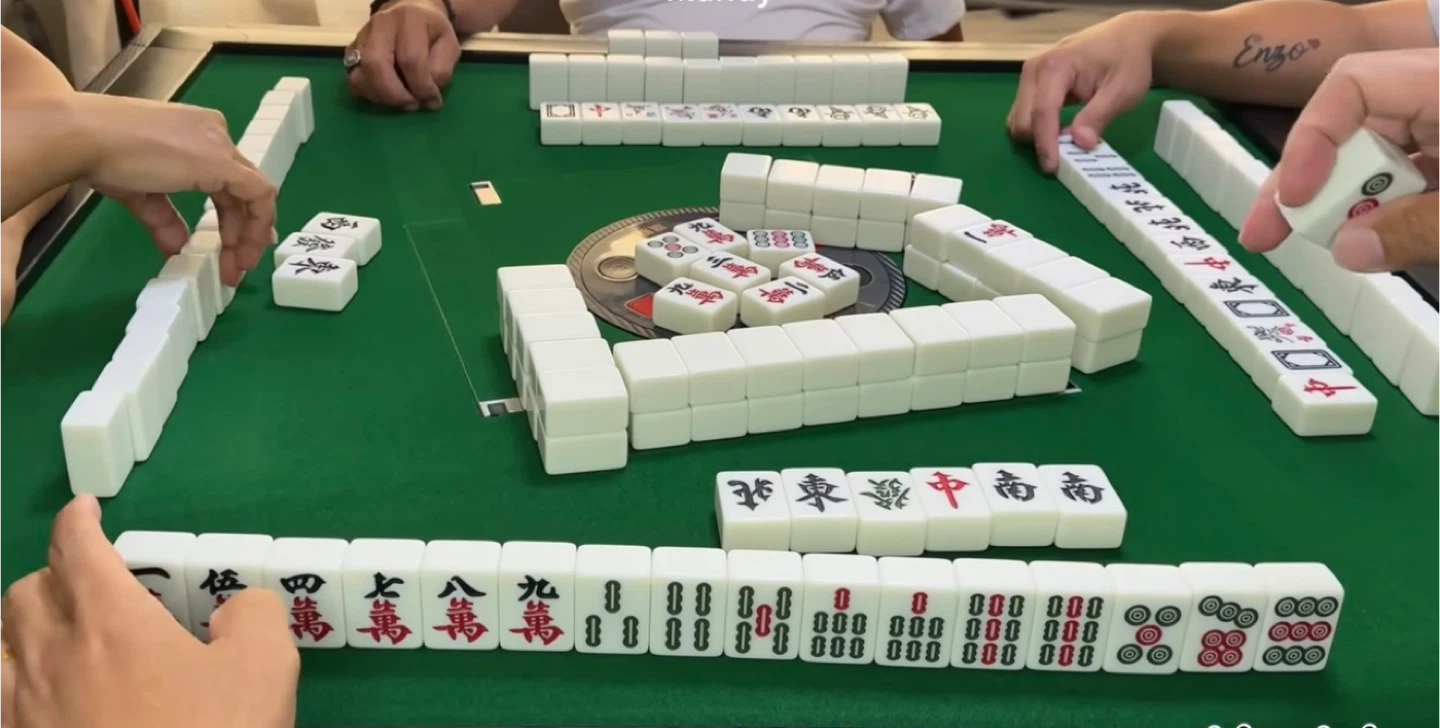 LOOKING FOR MAHJONG PLAYERS!