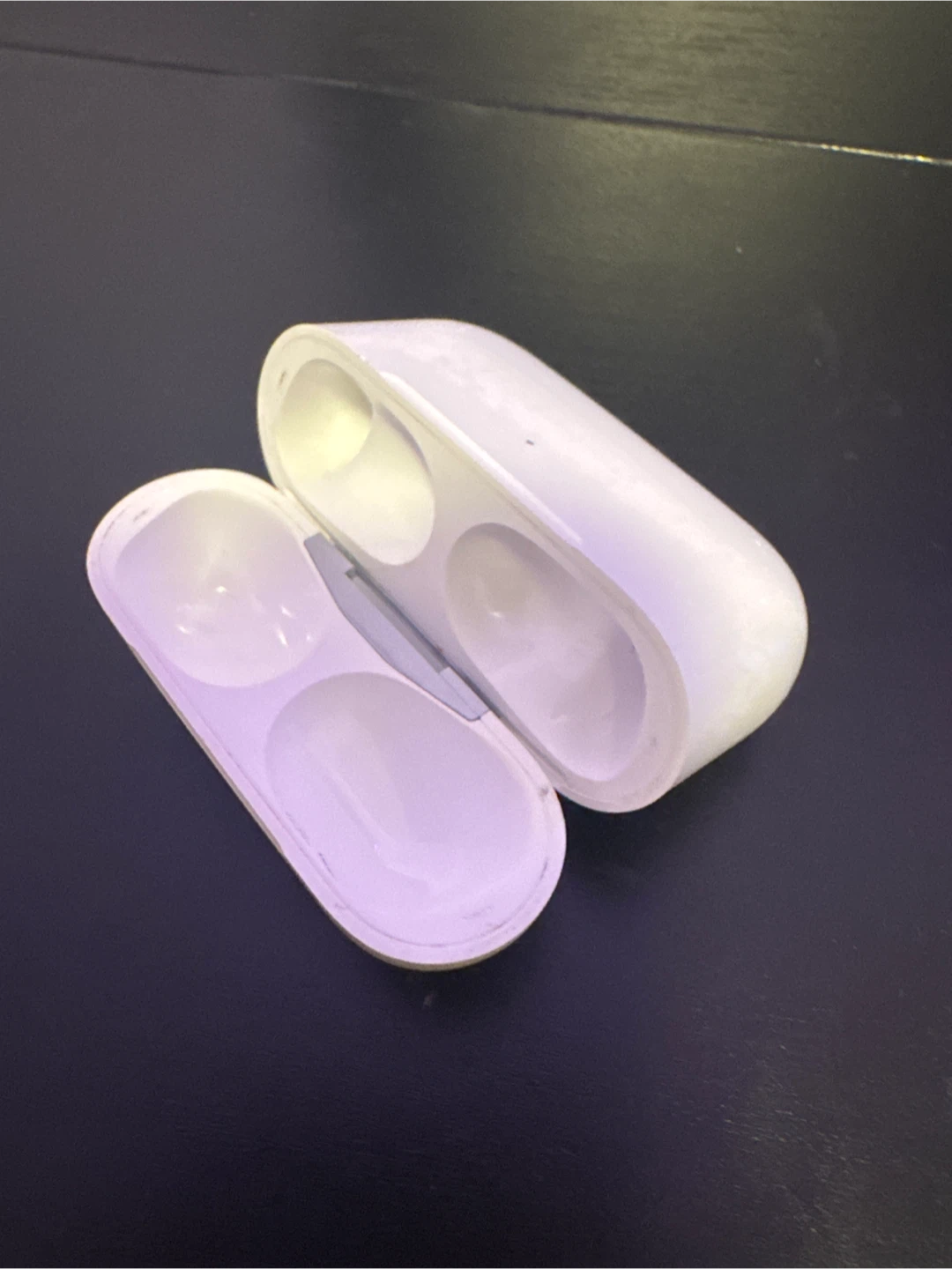 Apple AirPods Pro Charging Case - photo 3