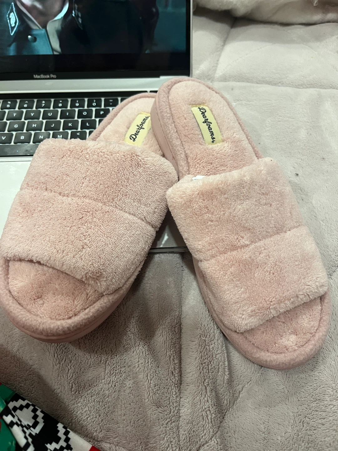 Dearfoams Pink Fuzzy Slippers