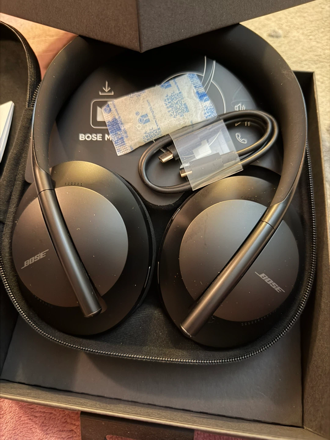 Bose Noise Cancelling Headphones 700 - Black