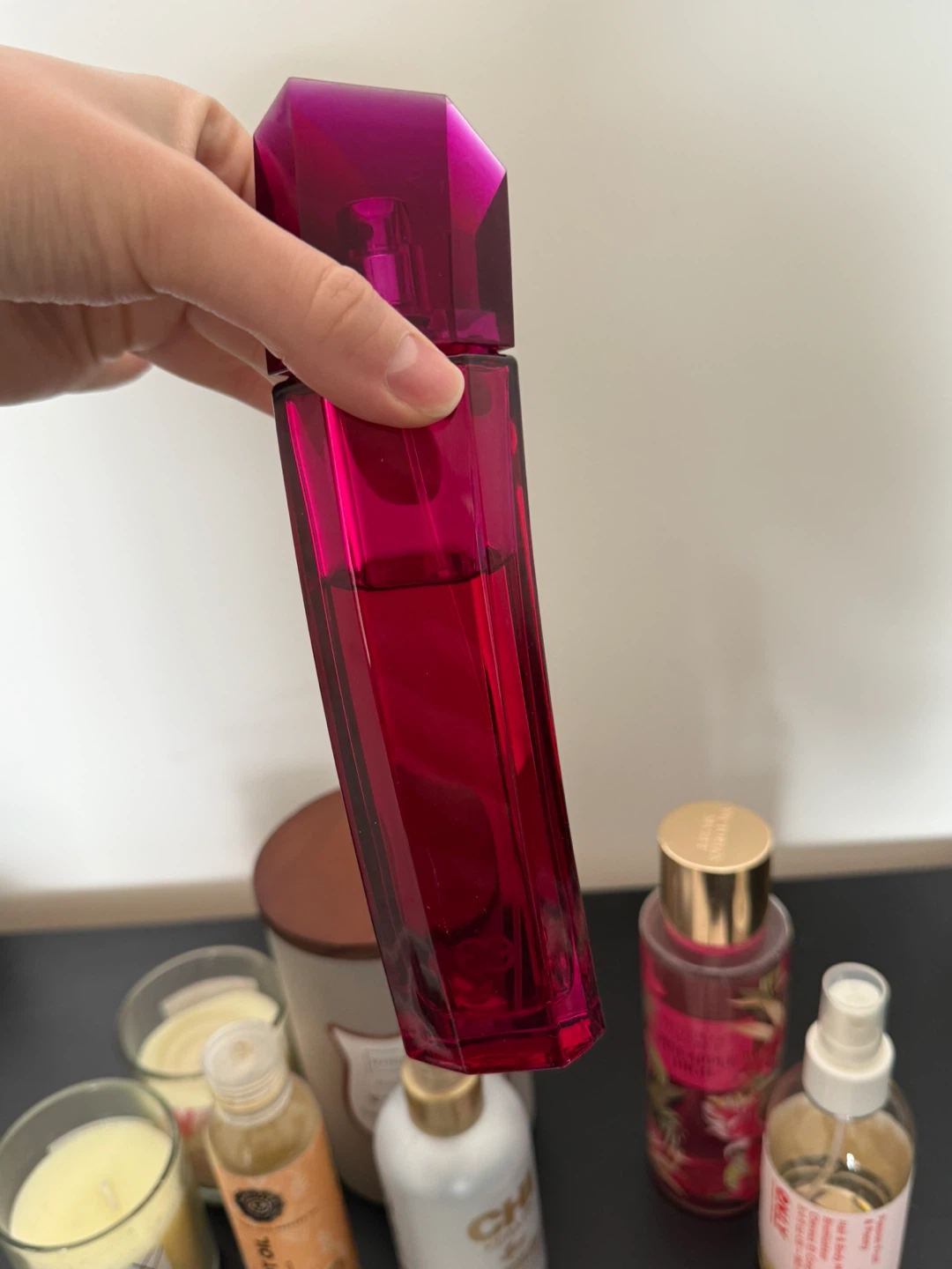 Variety of Beauty Items: Candles, Perfume, & More! - photo 3