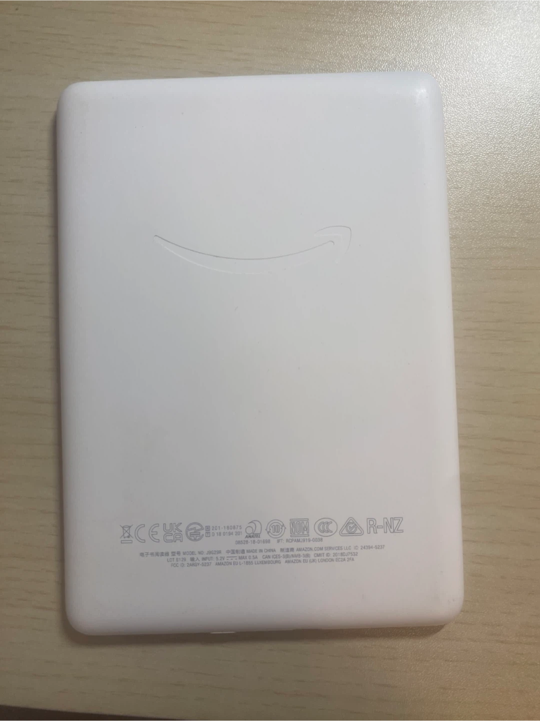 Hardly Used 10th Generation White Amazon Kindle E-reader - photo 2