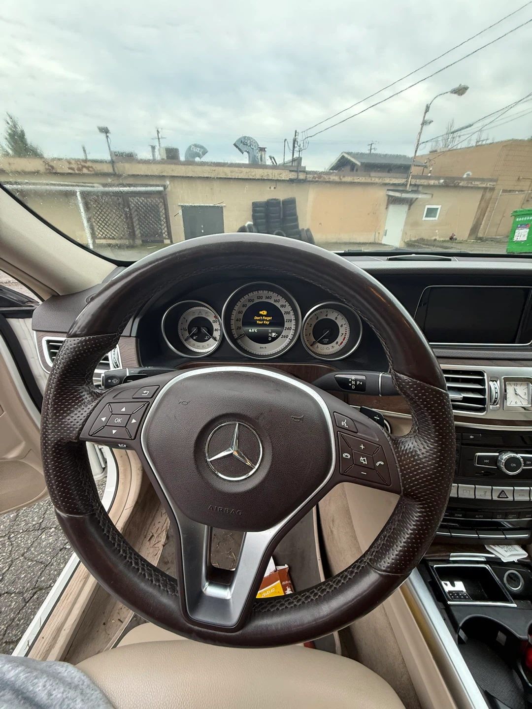 Mercedes-Benz E 300 4MATIC - photo 4