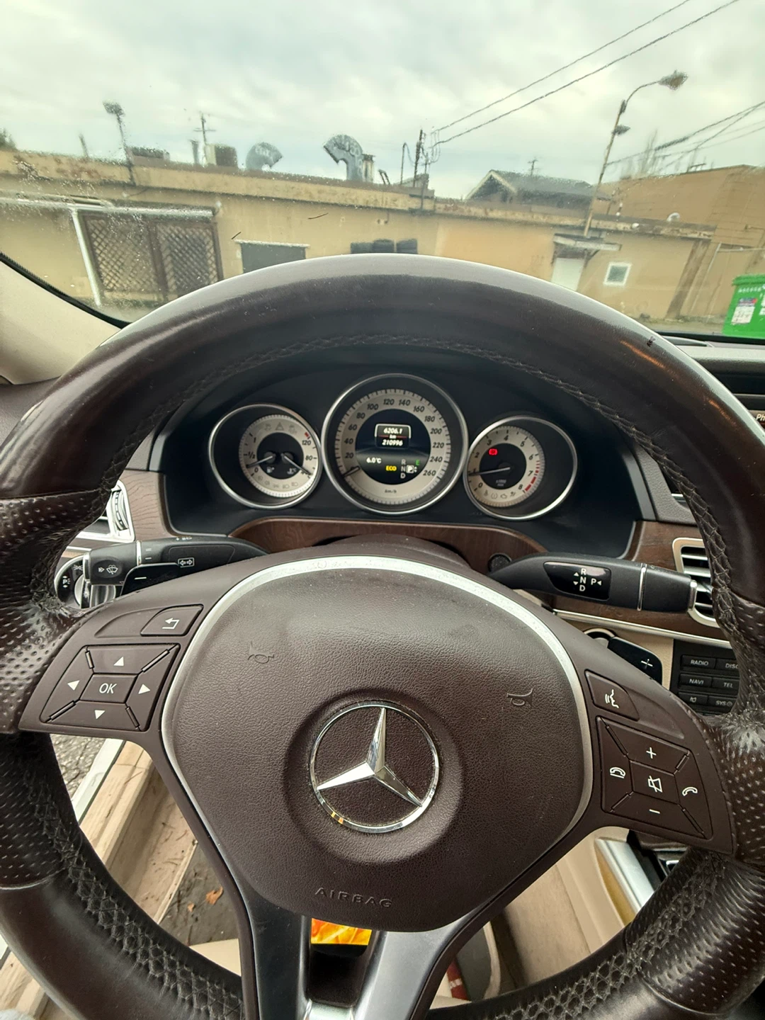 Mercedes-Benz E 300 4MATIC - photo 5