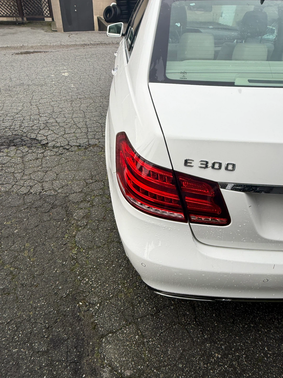Mercedes-Benz E 300 4MATIC - photo 2
