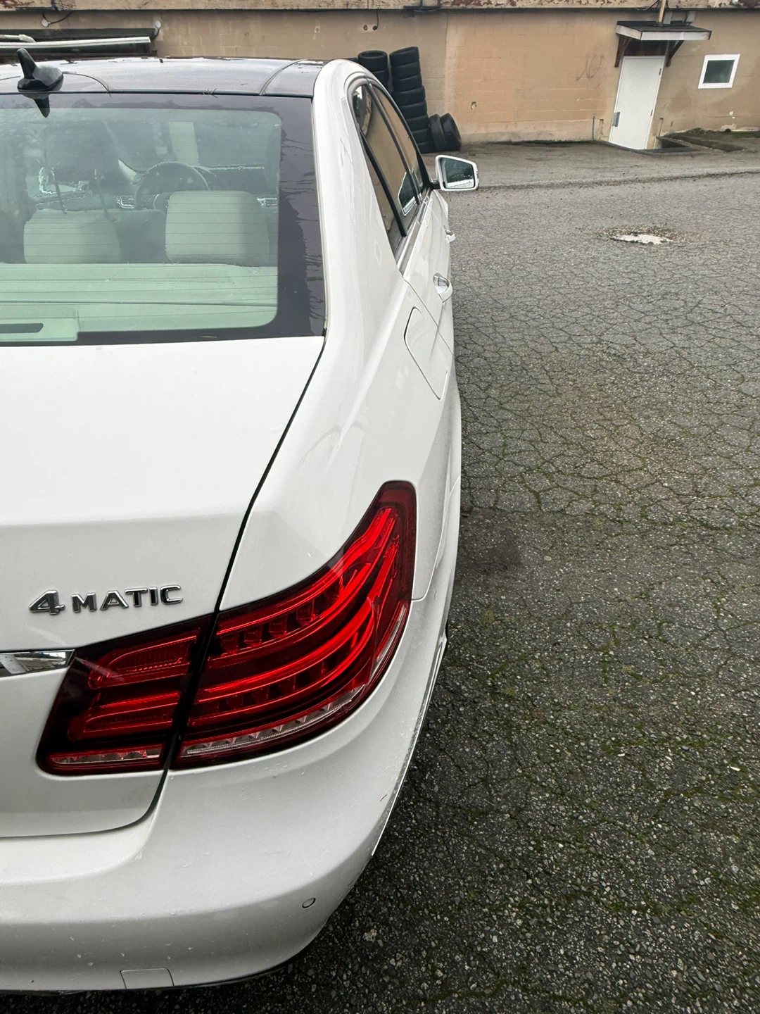Mercedes-Benz E 300 4MATIC - photo 3