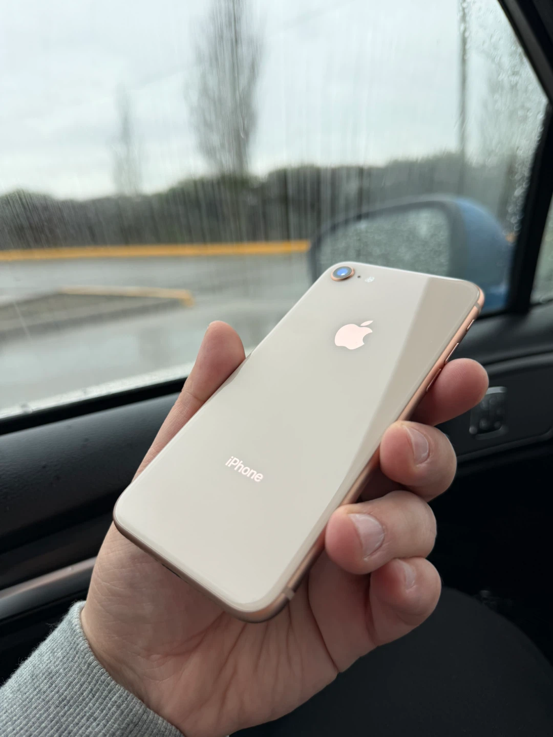 iPhone 8 - Gold - 64GB - photo 4