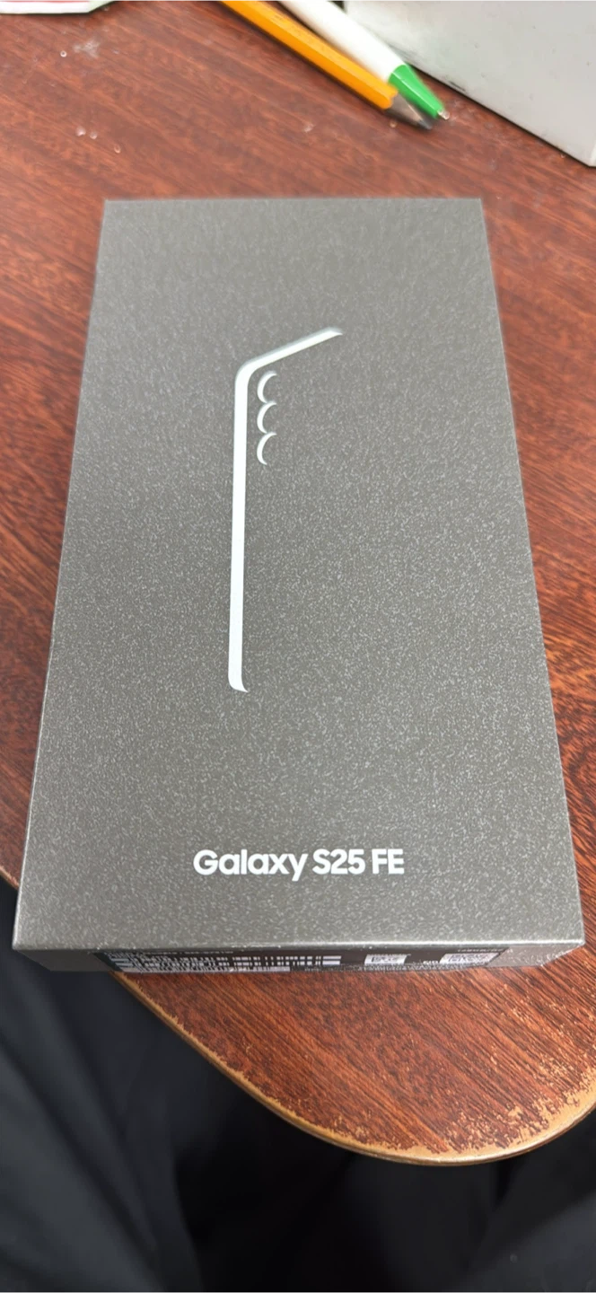 New Samsung Galaxy S25 FE - 128GB, Noir de Jais