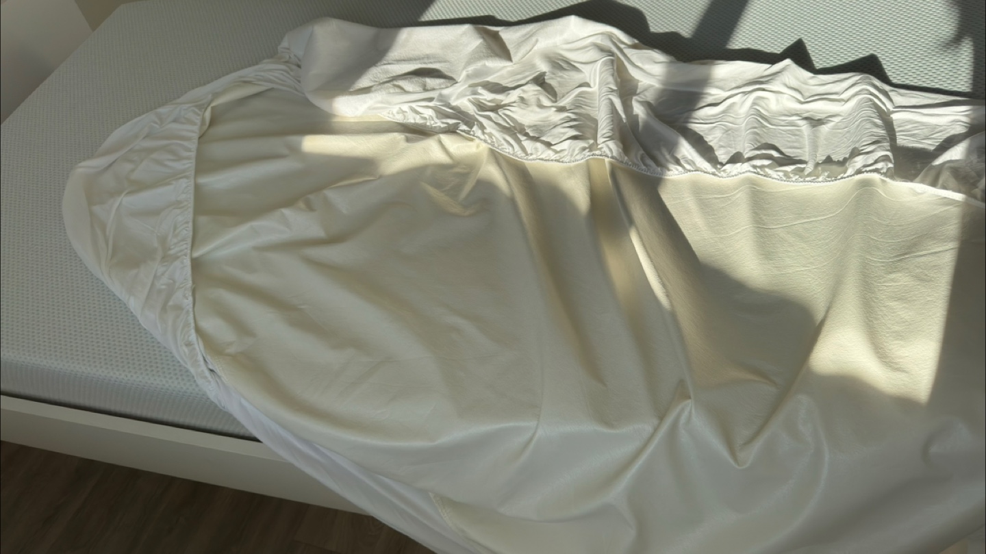 Zinus 8 inch Memory Foam Twin mattress with mattress protector - photo 5