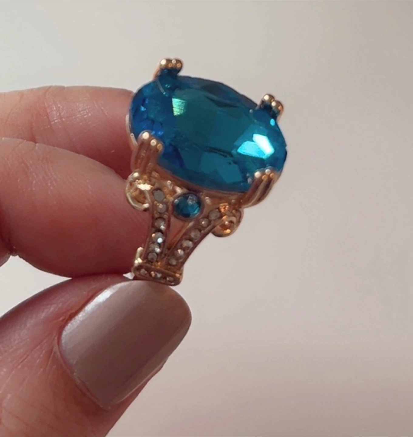 Gorgeous Gold Tone Blue Stone Ring, Size 7 - photo 4