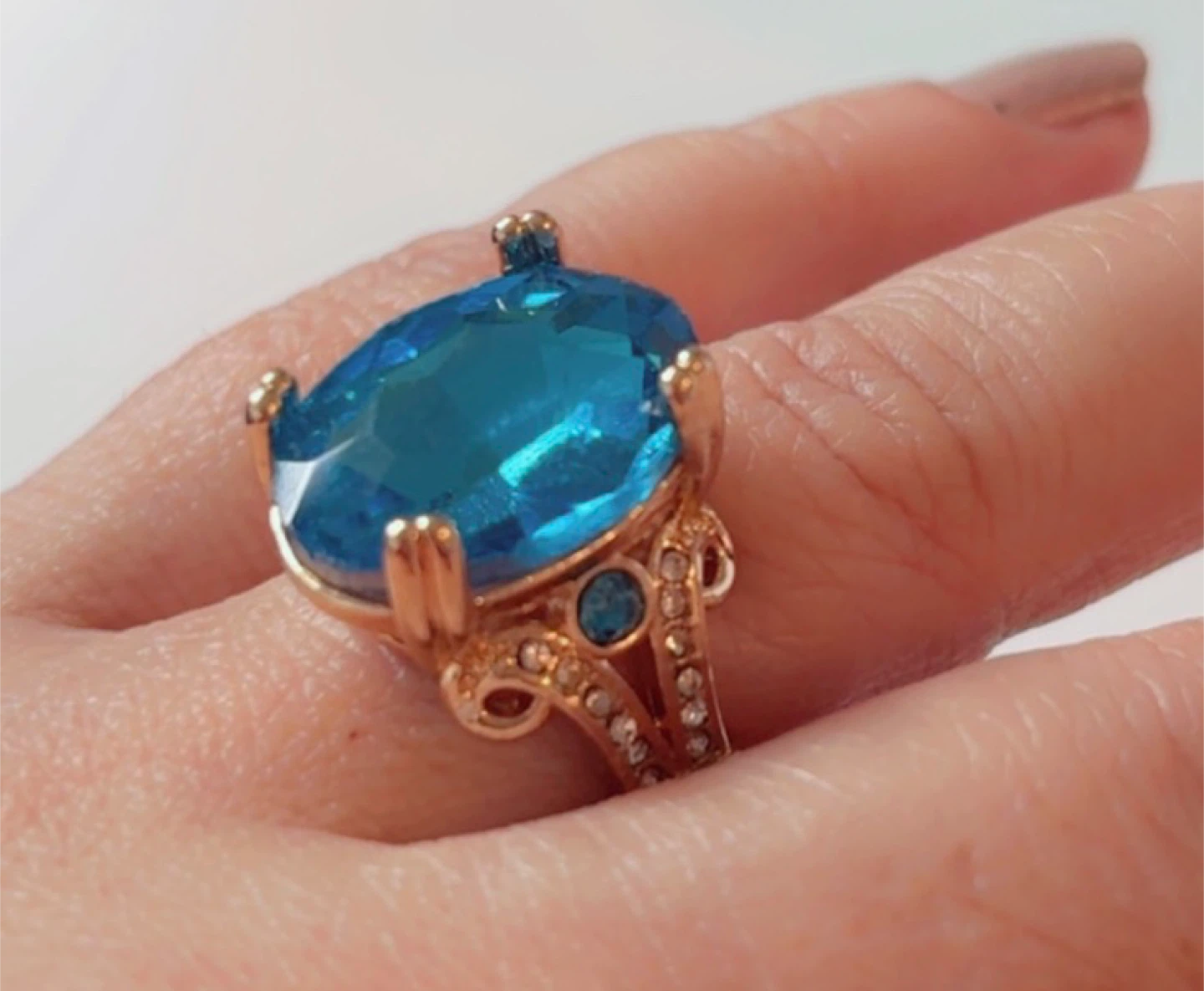 Gorgeous Gold Tone Blue Stone Ring, Size 7 - photo 3