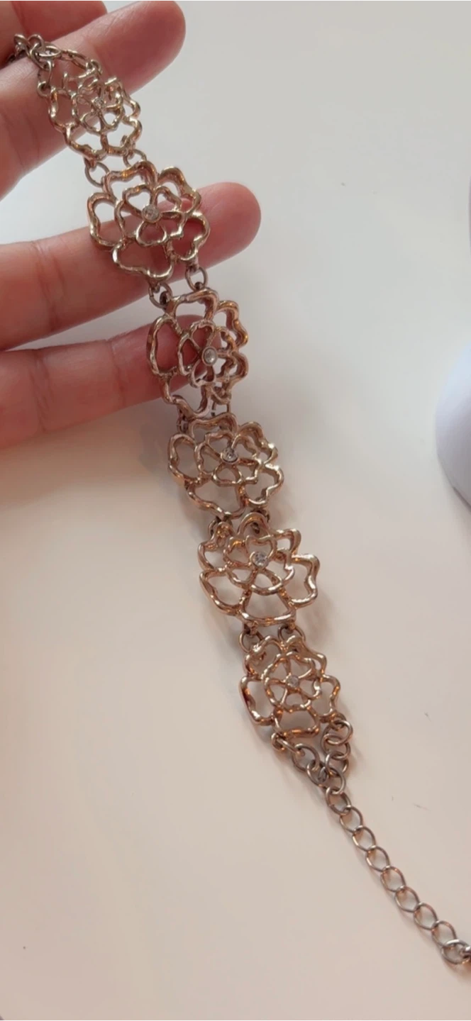 Beautiful Rose Gold Flower Bracelet! - photo 3