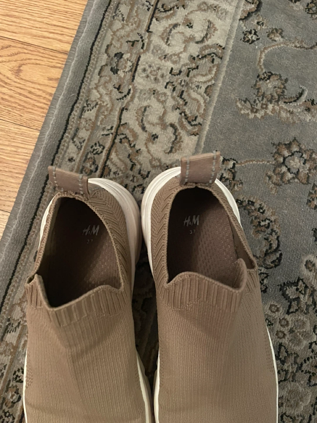 H&M Slip On Sneakers - Size 7 - photo 4