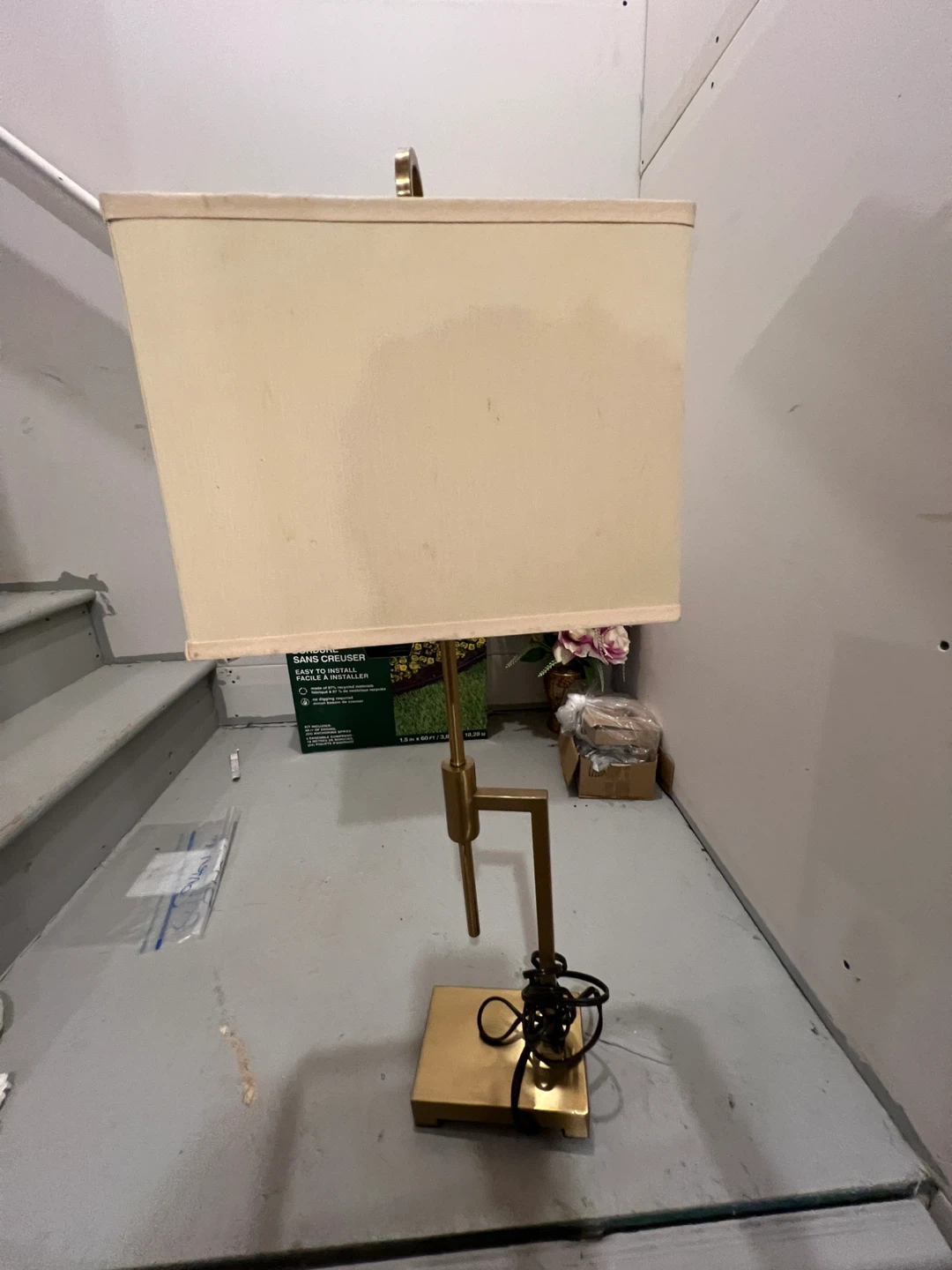 Gold Tone Table Lamp - photo 2
