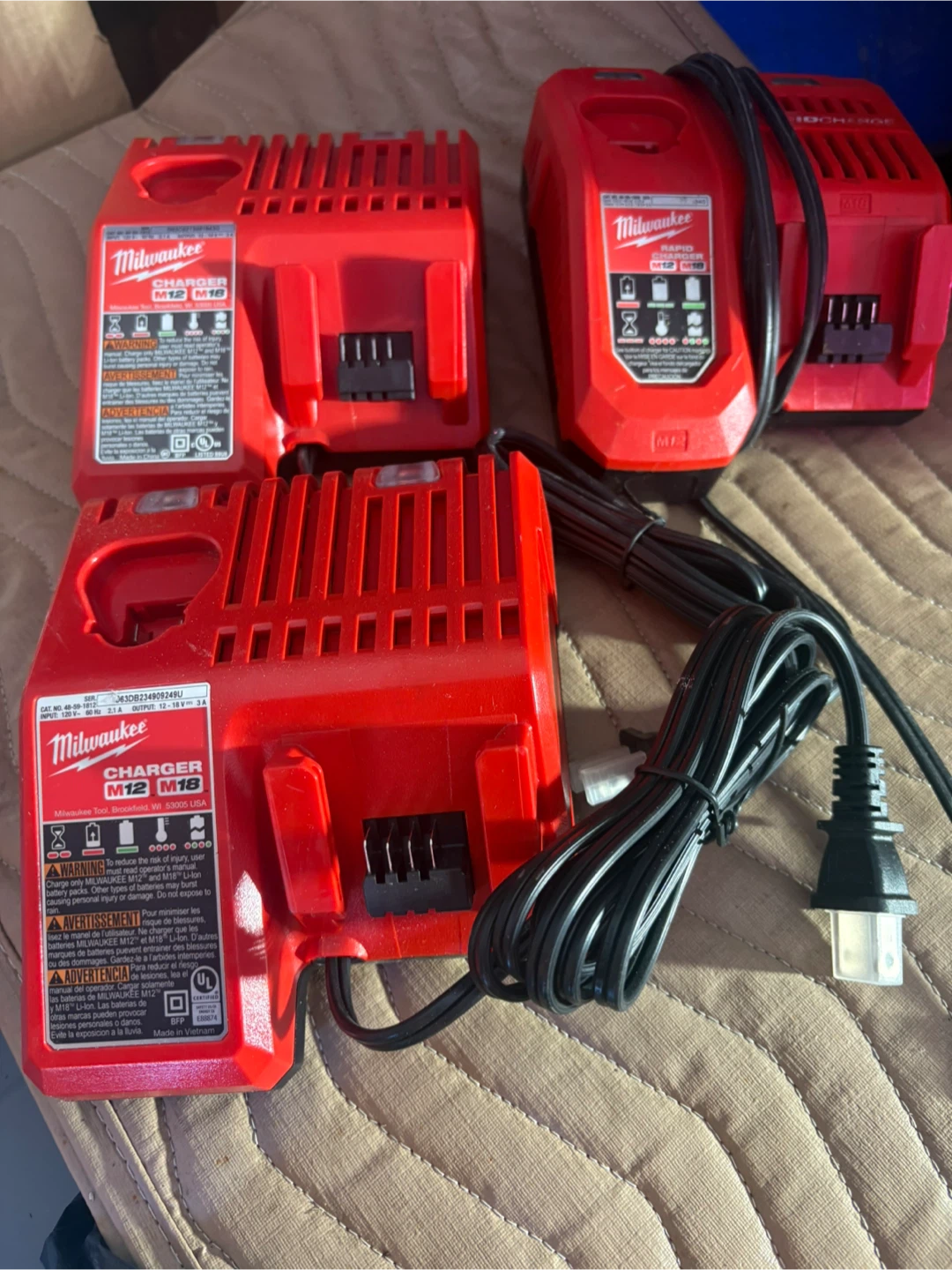 Milwaukee M12 M18 Battery Chargers - photo 3