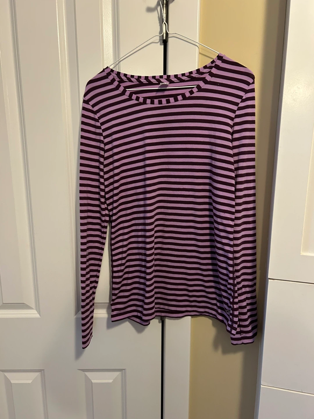 Medium GapFit Breathe Striped Long Sleeve - Size M