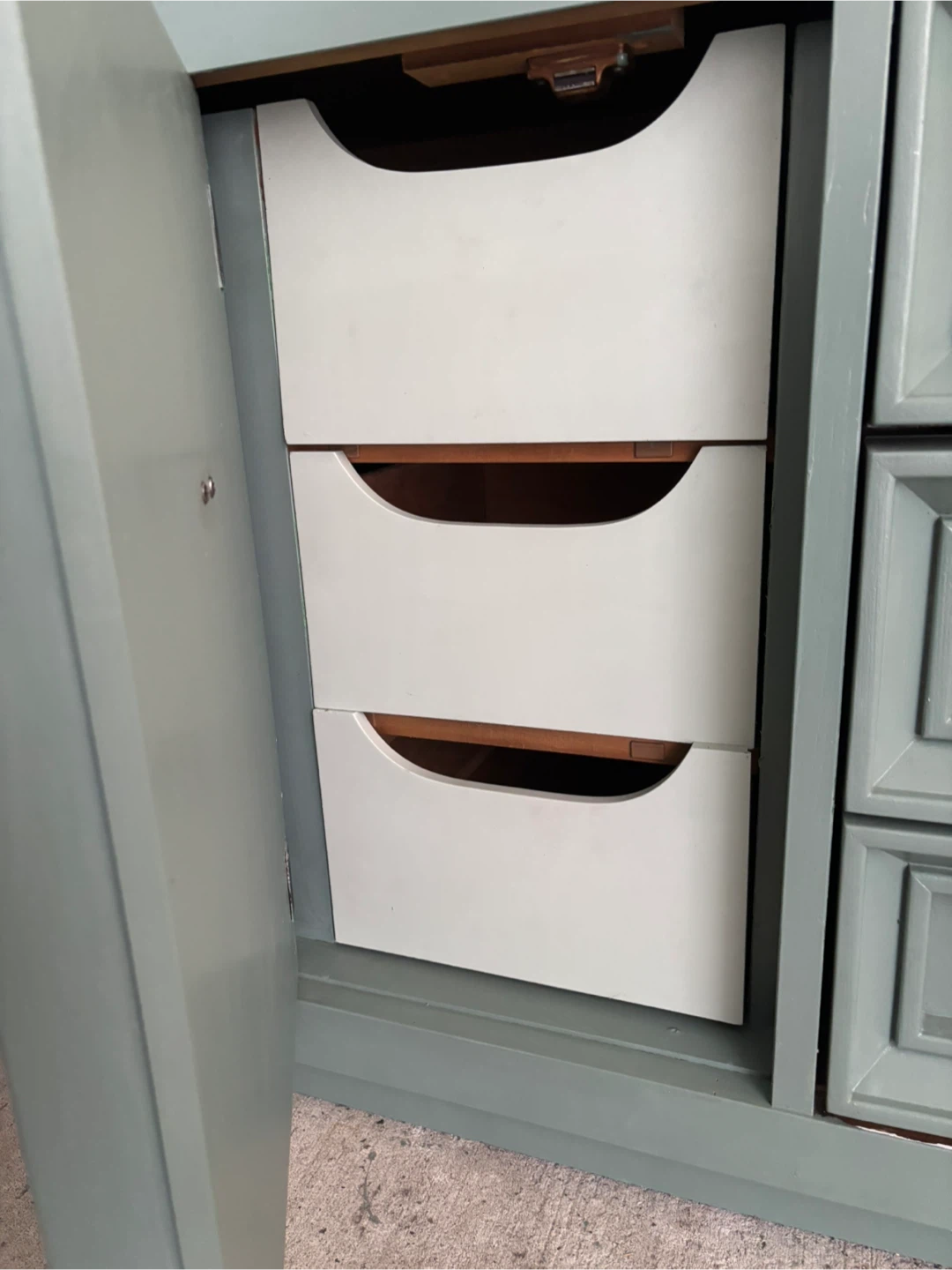 Bassett Furniture Dresser, Mint Green - photo 5