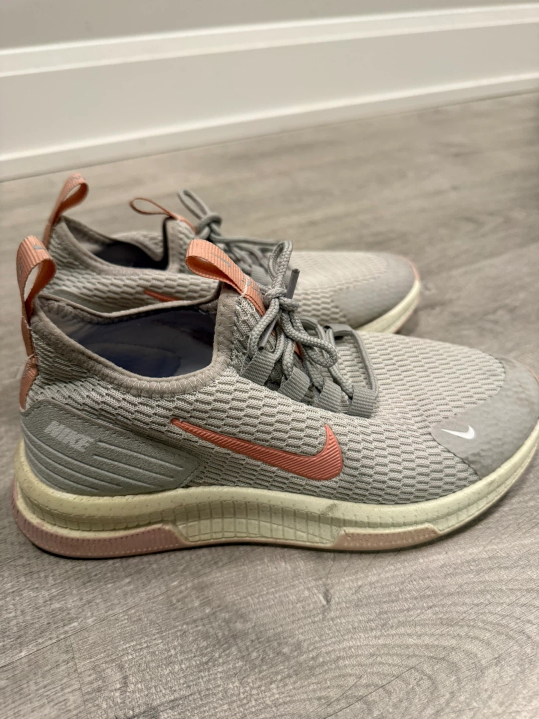 Nike Running Shoes - Size 37 - photo 2