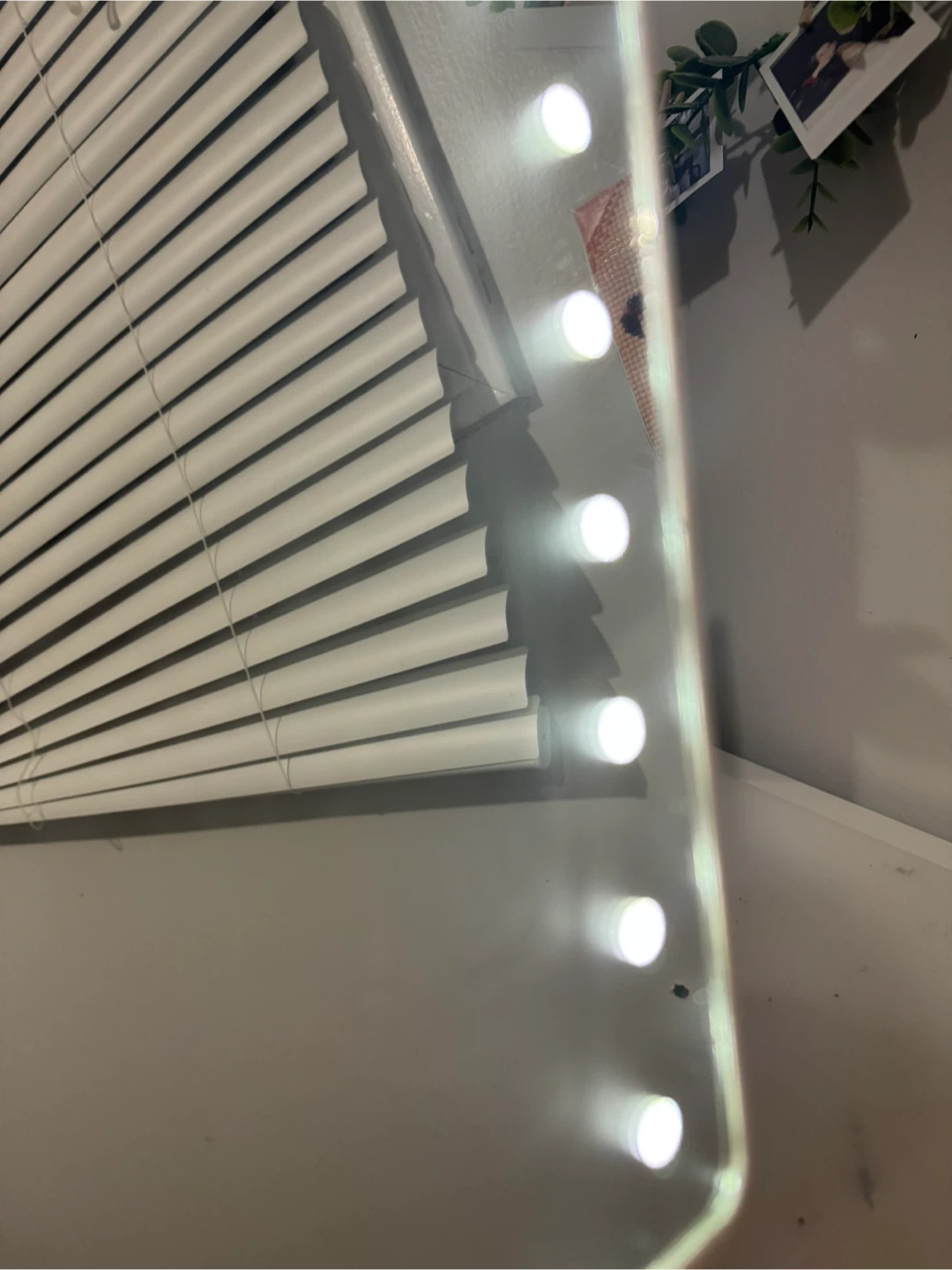 LED Lighted Vanity Makeup Mirror - photo 4