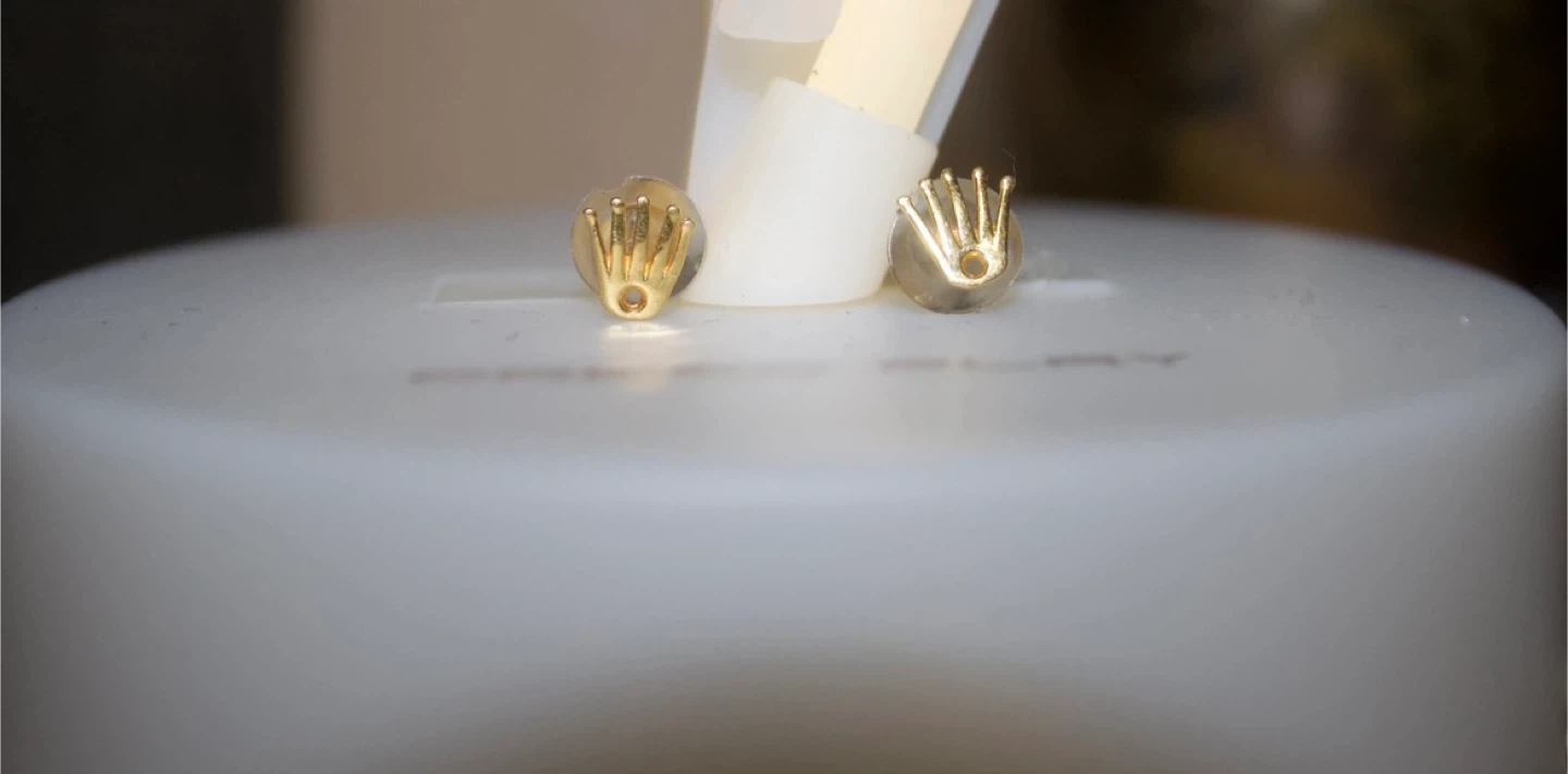 Rolex Crown Earrings - Gold - photo 3